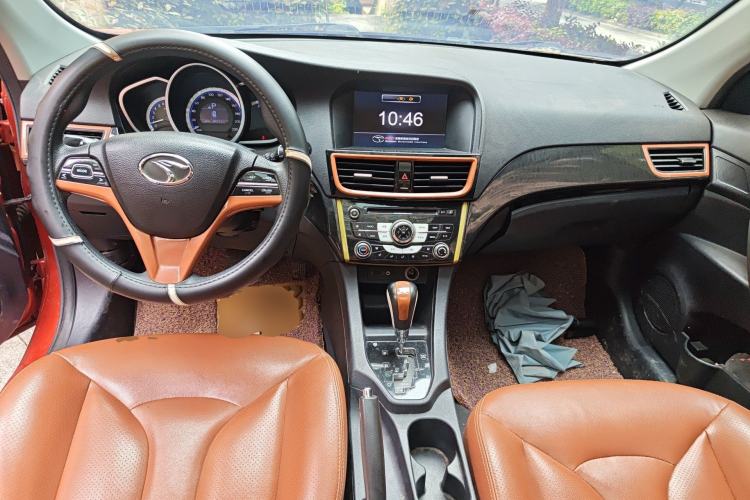 Used Soueast V6 Lingshi 2013 1.5L CVT Elite Edition Center Console