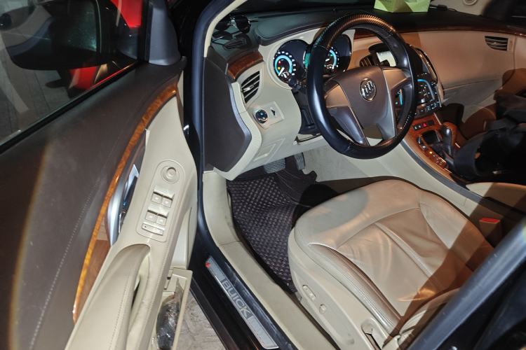 Used Buick LaCrosse 2012 2.4L SIDI Elegant Edition Driver Seat