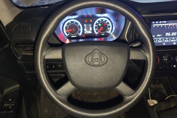 Used CHANGAN KAICHENG Ruixing M60 2023 1.6L CNG Comfort-Grade 6-Seater Passenger Vehicle
