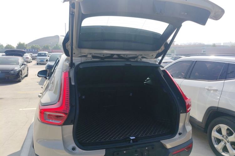 Used Volvo XC40 2024 B3 Zhiyuan Luxury Edition Trunk