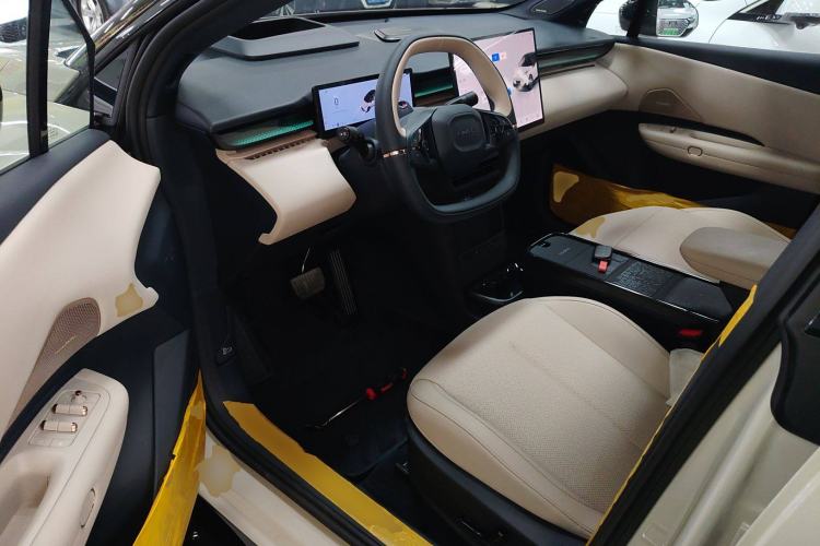 Used Lynk & Co Z20 2025 530 km Range Rear-Wheel Drive Max Driver Seat