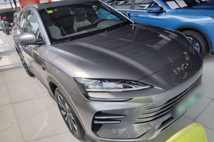 Used BYD Song PLUS New Energy 2025 DM-i Smart Drive 112KM Prestige Model Front Right 45 Deg