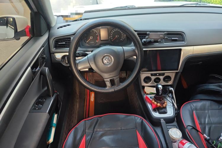 Used Volkswagen Gran Lavida 2013 1.6L Automatic Fashion Model Steering Wheel