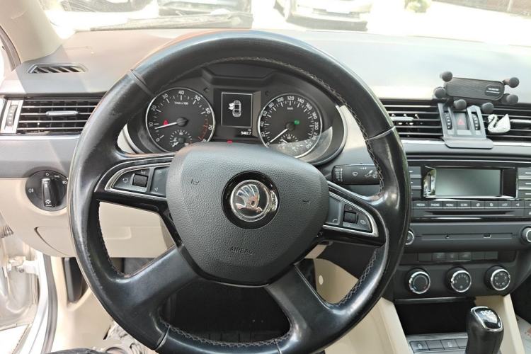Used Skoda Octavia 2015 1.4TSI DSG Yijun Edition
