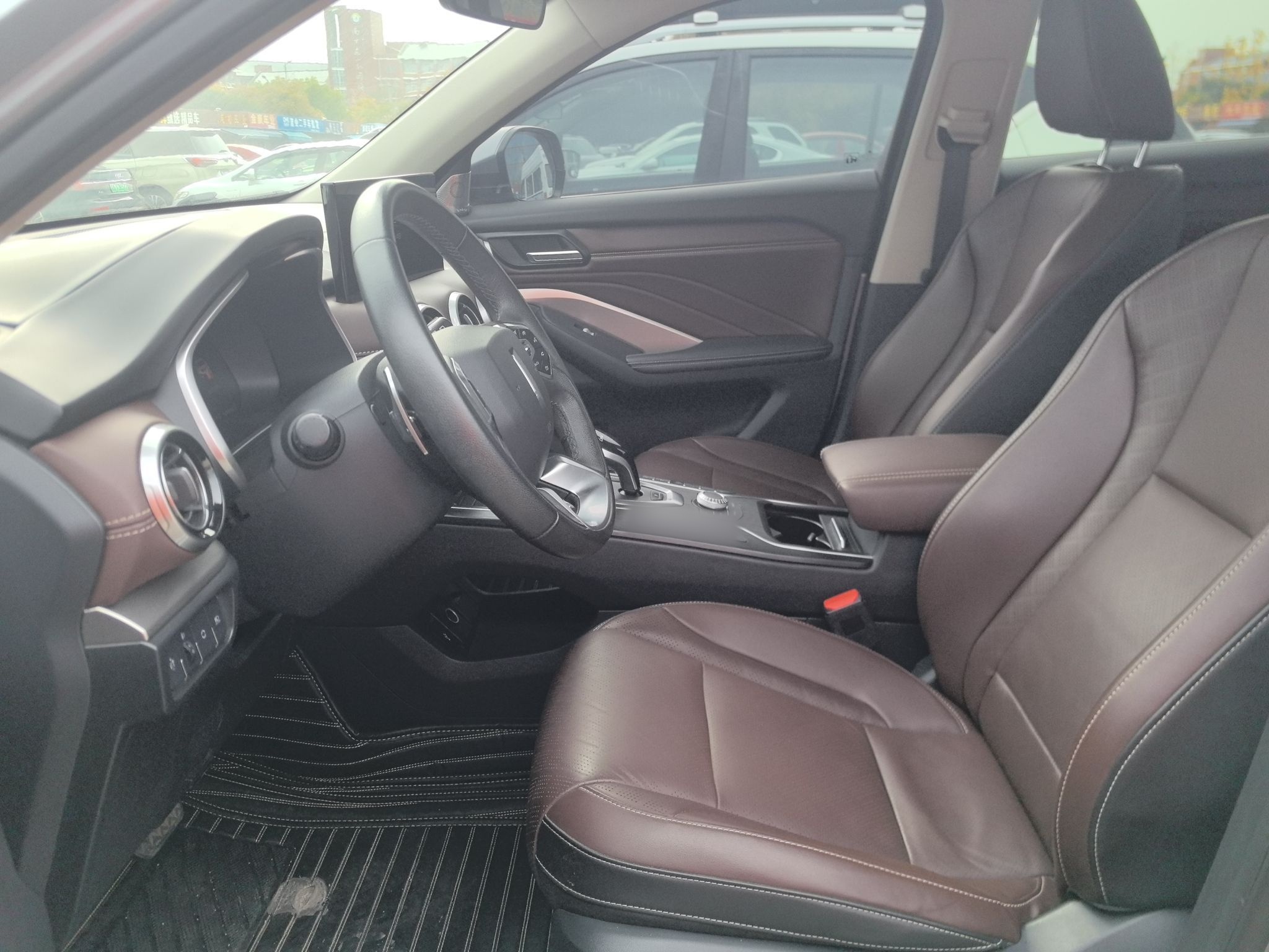 المقاعد الأمامية داخل السيارة