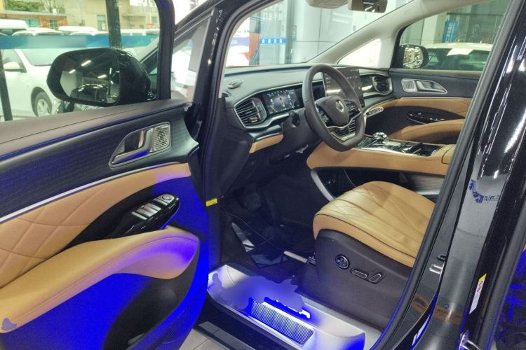 Used Denza D9 2024 DM-i 980 Four-Wheel Drive Prestige Model Driver Seat