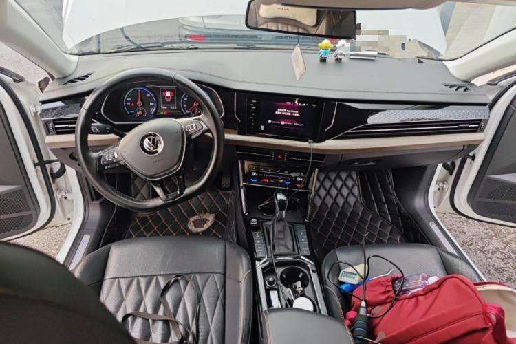 Used Volkswagen Passat New Energy 2020 430 PHEV Hybrid Luxury Edition China VI Standard Center Console