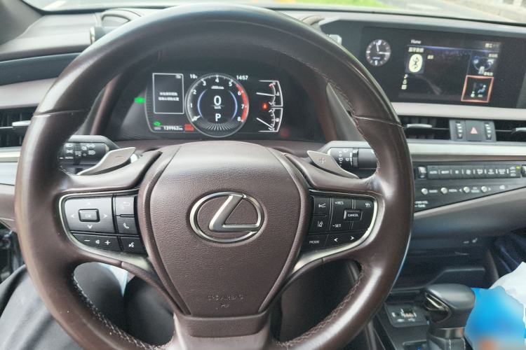 Used Lexus ES 2020 300h Premier Edition