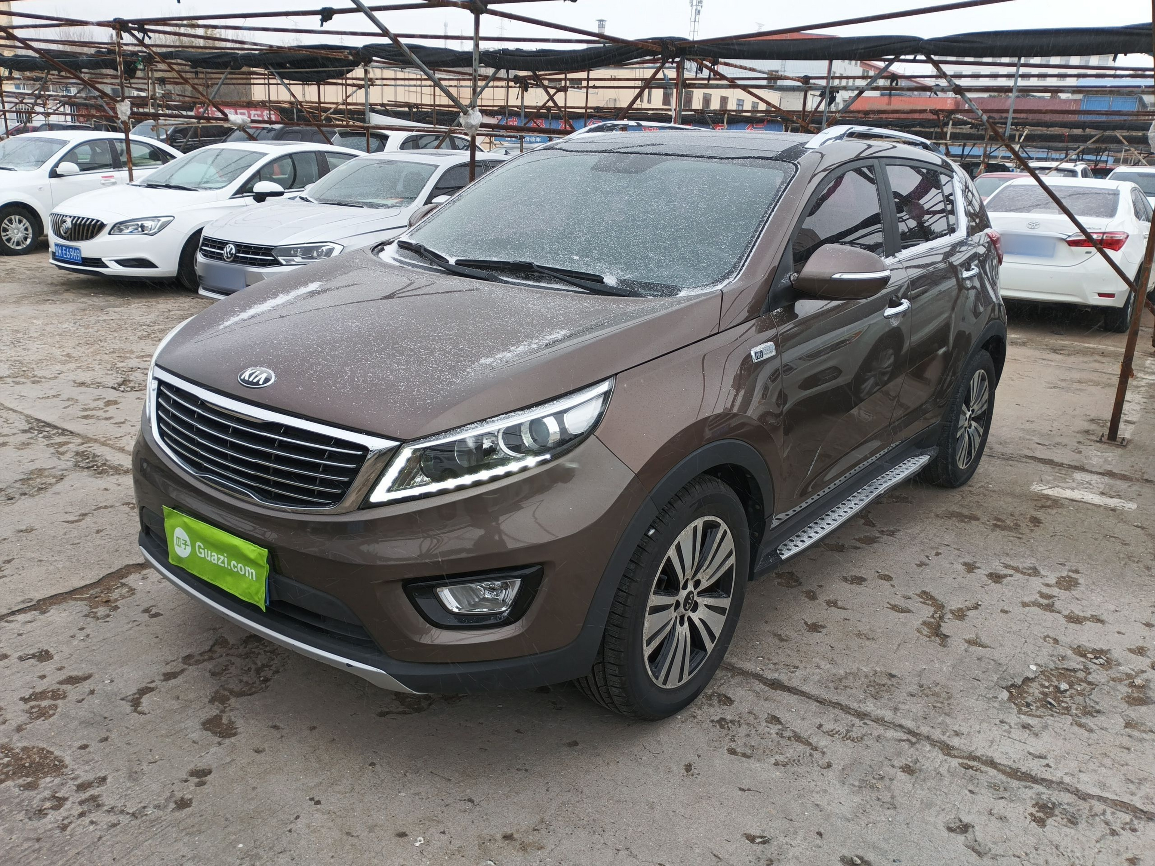 Под передней частью автомобиля