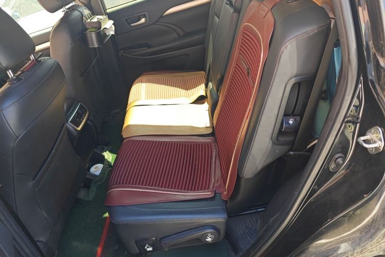 Used Toyota Highlander 2018 2.0T Four-Wheel Drive Luxury Version 7 Seats China VI Standard Interior 4