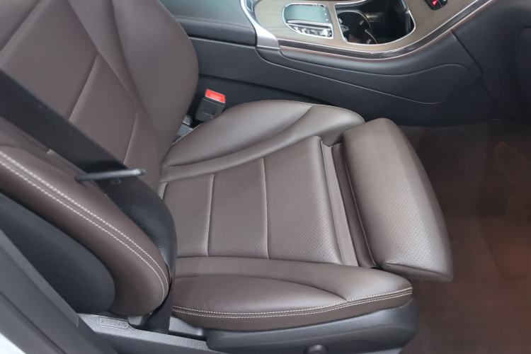 Used Mercedes-Benz GLC 2022 Second Facelift GLC 260 L 4MATIC Luxury Edition Right Front Seat