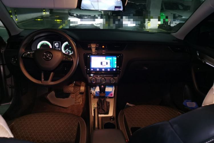 Used Skoda Octavia 2019 TSI280 DSG SmartDrive Luxury Edition China VI Center Console