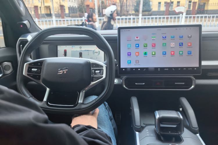 Used JETOUR Traveler 2024 2.0T All-Wheel-Drive CrossPRO+ Entertainment Edition Center Console