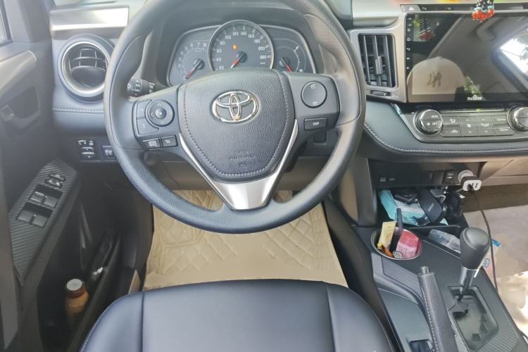 Used Toyota RAV4 2015 2.0L CVT Two-Wheel Drive Fashion Edition
