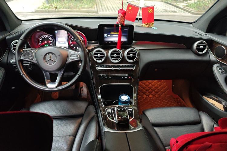 Used Mercedes-Benz GLC 2017 GLC 260 4MATIC Luxury Model Center Console