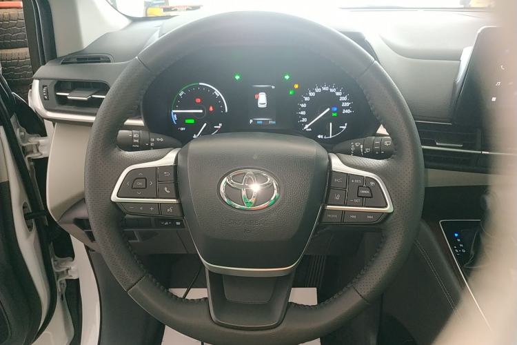 Used Toyota SIENNA 2026 Model 2.5L Dual-Engine Two-Wheel-Drive Comfort Edition Steering Wheel