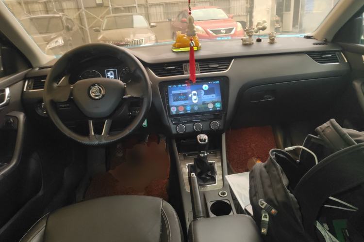 Used Skoda Octavia 2017 1.6L Manual Smart Drive Edition Center Console