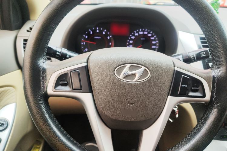 Used Hyundai Verna (older generation) 2010 Sedan 1.4L Automatic Luxury GLS Trim
