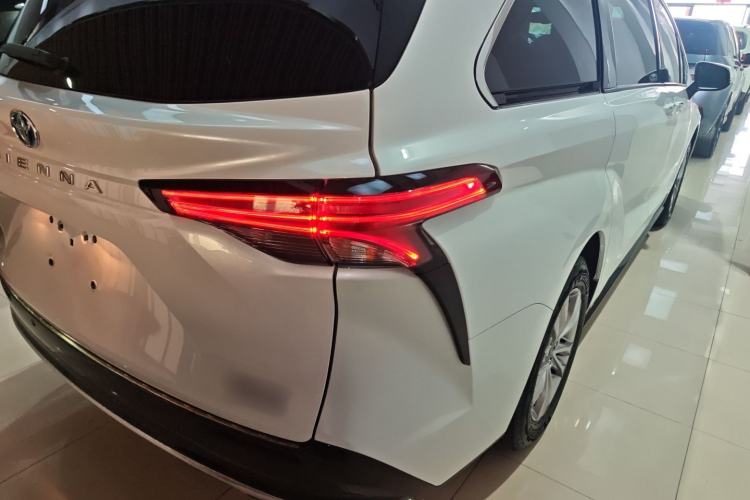 Used Toyota SIENNA 2021 2.5L Hybrid Premium Edition Exterior 3