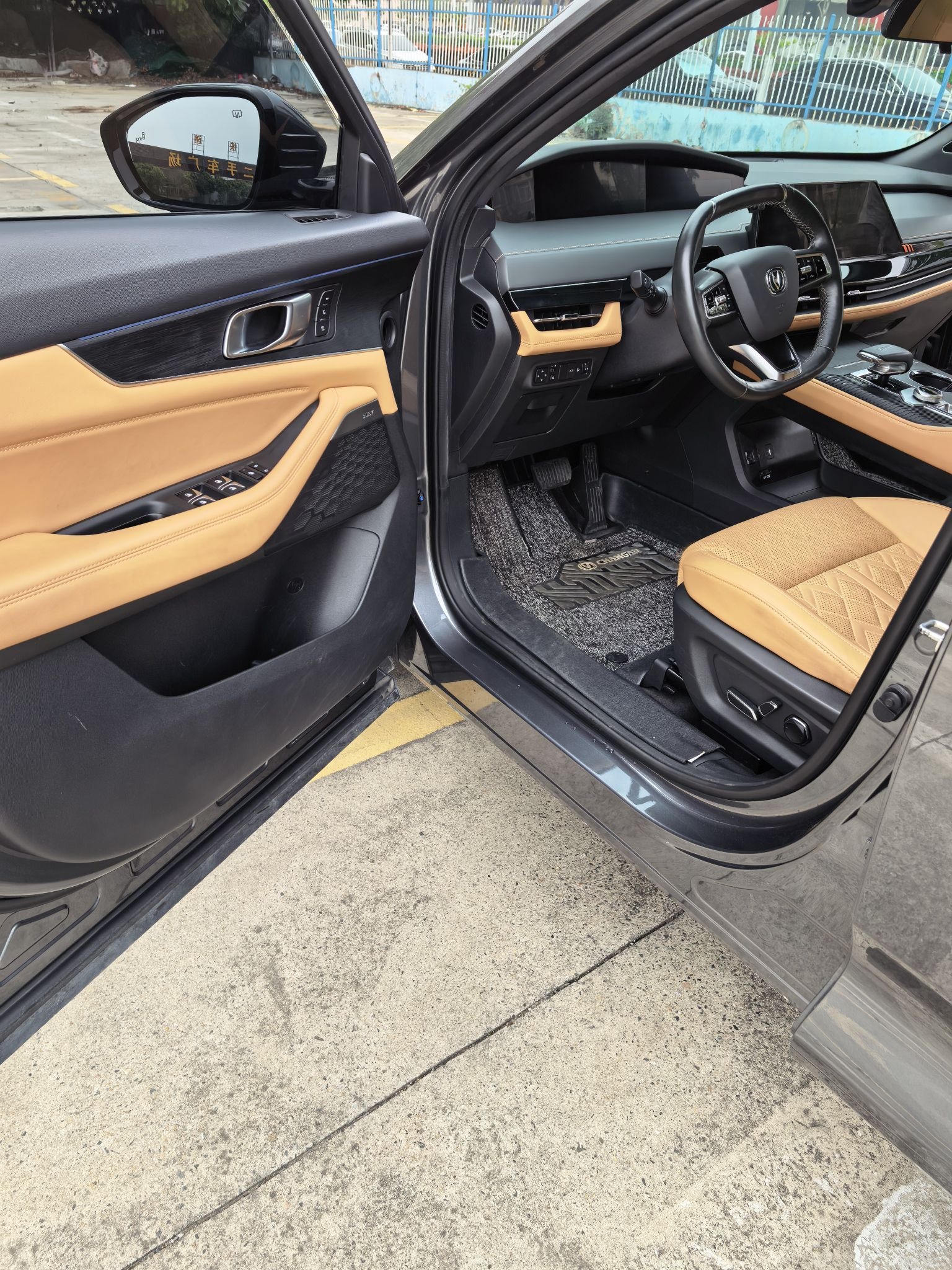 Переднее сиденье в автомобиле