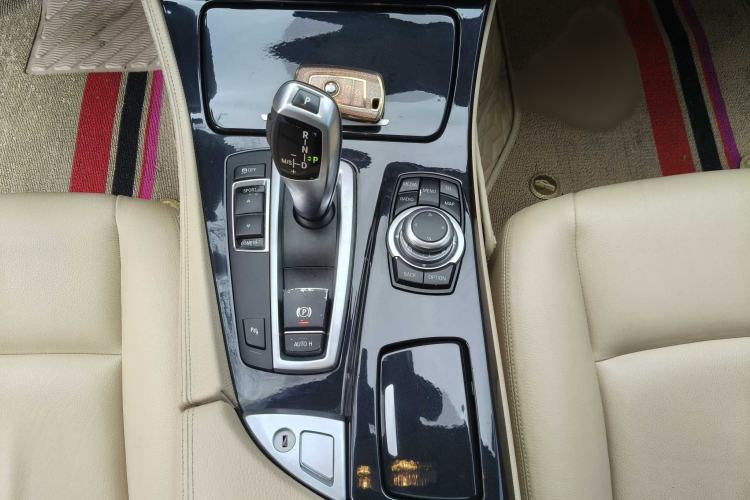 Used BMW 5 Series 2014 520i Elegant Edition Gear Lever