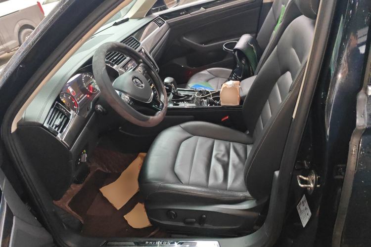 Used Volkswagen Phideon 2019 380TSI Two-Wheel Drive Business Edition China VI Standard Left Front Seat