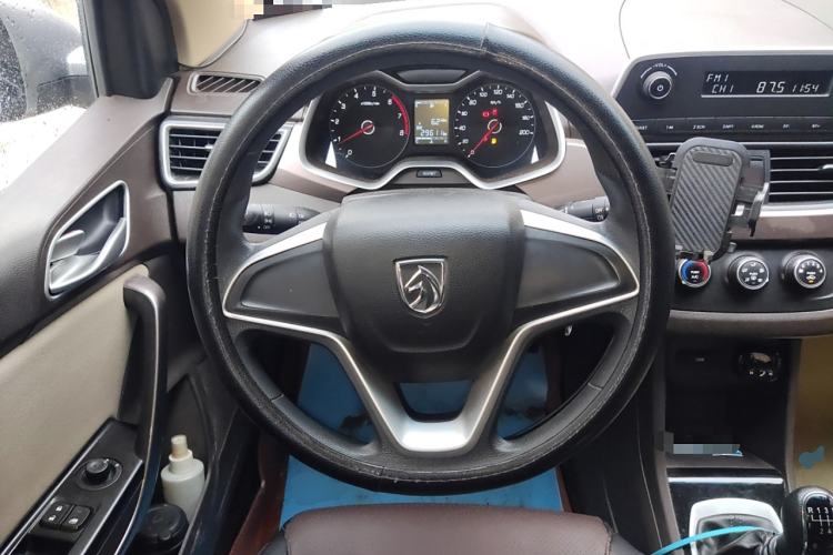 Used Baojun 310W 2017 1.5L Manual Comfort Version China VI Emission Standard Steering Wheel