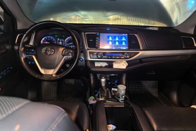 Used Toyota Highlander 2018 2.0T Four-Wheel Drive Luxury Edition 7 Seats China V Emission Standard