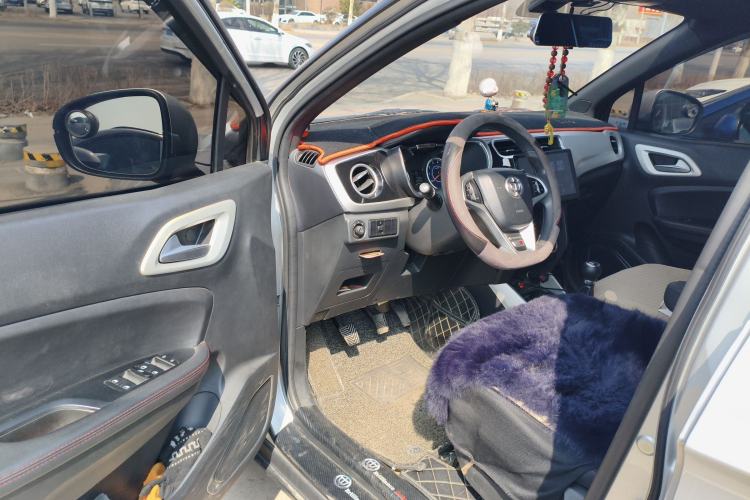 Used Brilliance V3 2015 1.5T Manual Urban Model Interior 3