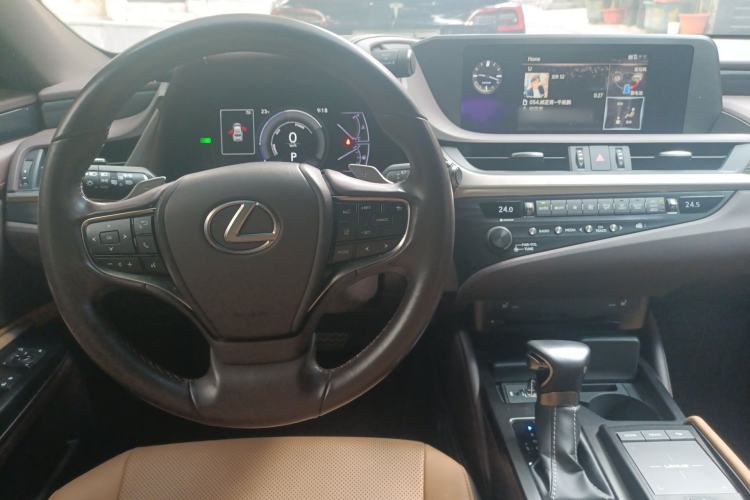 Used Lexus ES 2020 300h Premier Edition