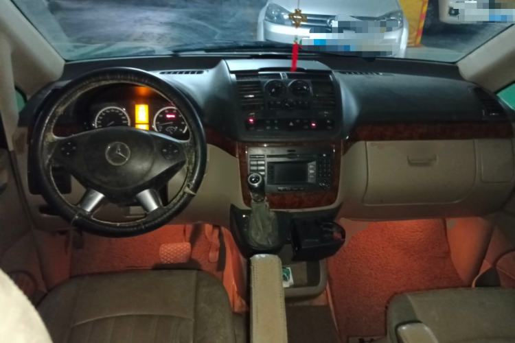 Used Mercedes-Benz Viano 2012 2.5L Hospitality Edition Center Console