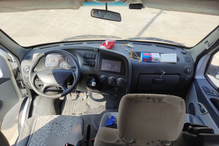 Used Iveco Power Daily 2017 2.5T Classic A32 Mid-Roof 6-7 Seater Bus 47Z5
