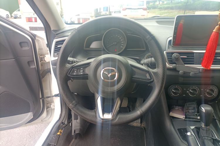 Used Mazda 3 Axela 2019 Cloud-Controlled Version Sedan 1.5L Automatic Comfort Trim China V Standard Steering Wheel