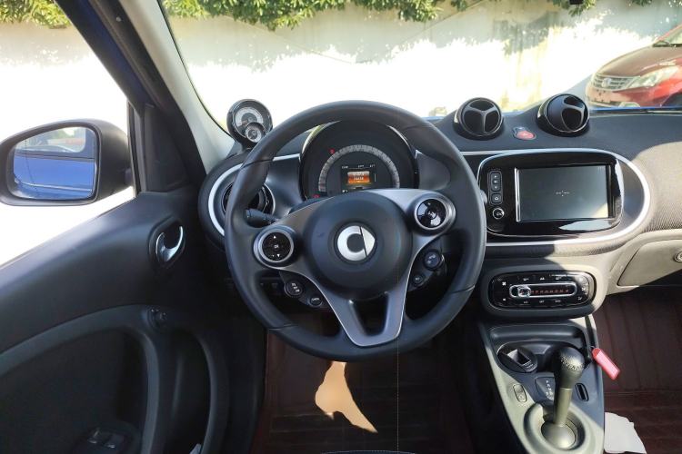 Used smart forfour 2018 0.9T 66 kW Pioneer Edition