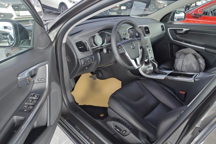 Used Volvo S60 2018 S60L T4 Smart & Ambitious Edition