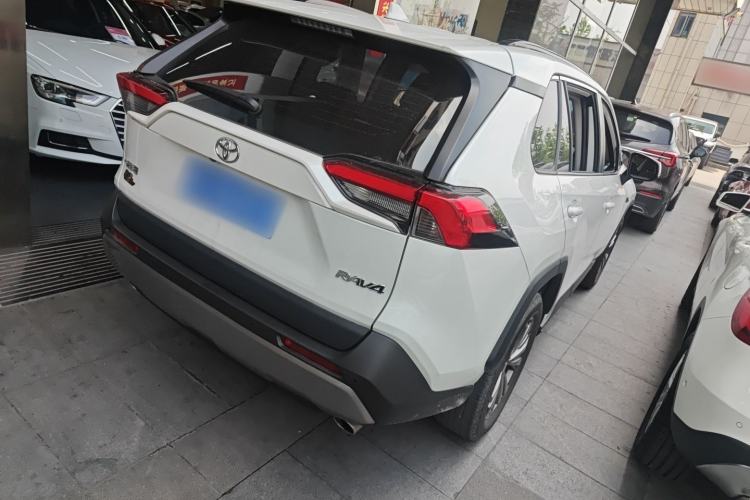 Used Toyota RAV4 2023 2.0L CVT Two-Wheel Drive 20th Anniversary Platinum Edition
