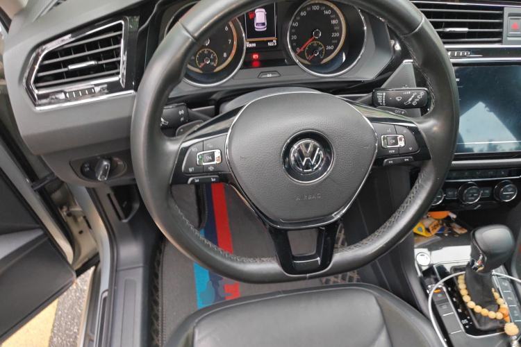 Used Volkswagen Tiguan L 2020 330TSI Automatic Two-Wheel Drive Smart Luxury Edition China VI Standard Steering Wheel