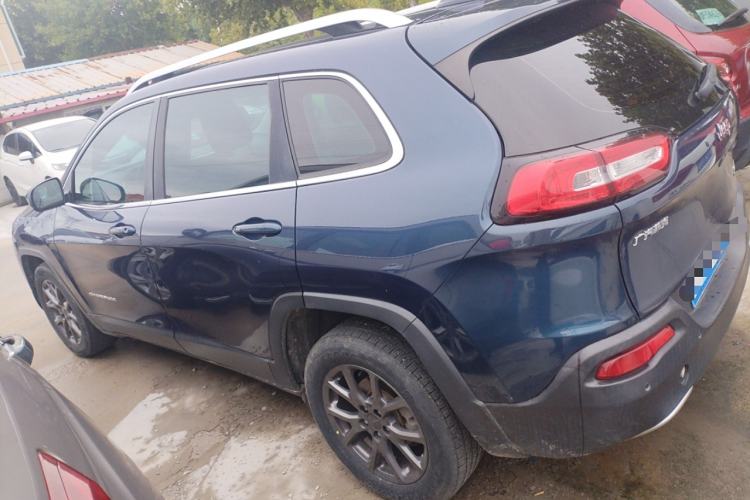 Used Jeep Cherokee 2020 2.0L Two-Wheel Drive Classic Sports Edition