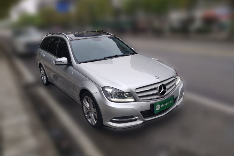 Used Mercedes-Benz C-Class 2011 C 200 Fashion Travel Edition Front Right 45 Deg