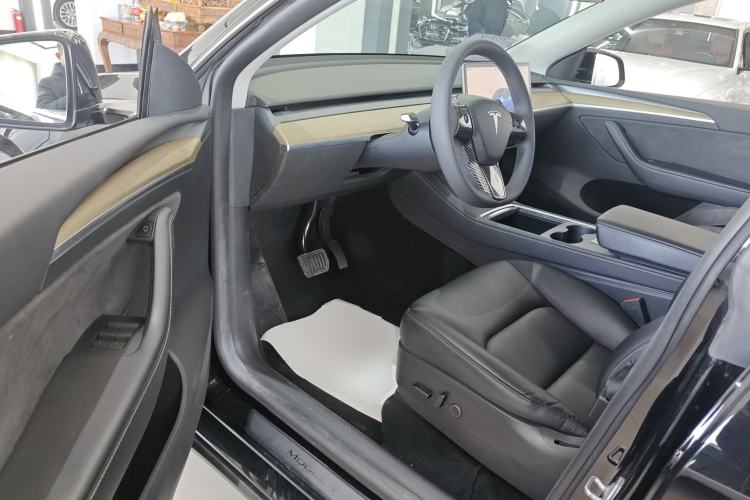 Used Tesla Model Y 2022 Long-Range All-Wheel-Drive Version