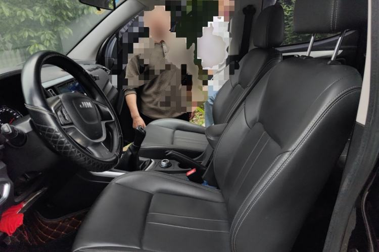 Used Isuzu JLM 2022 2.8T Classic Diesel 4x4 Comfort Version with Long Wheelbase – JE493ZLQ6E Left Front Seat