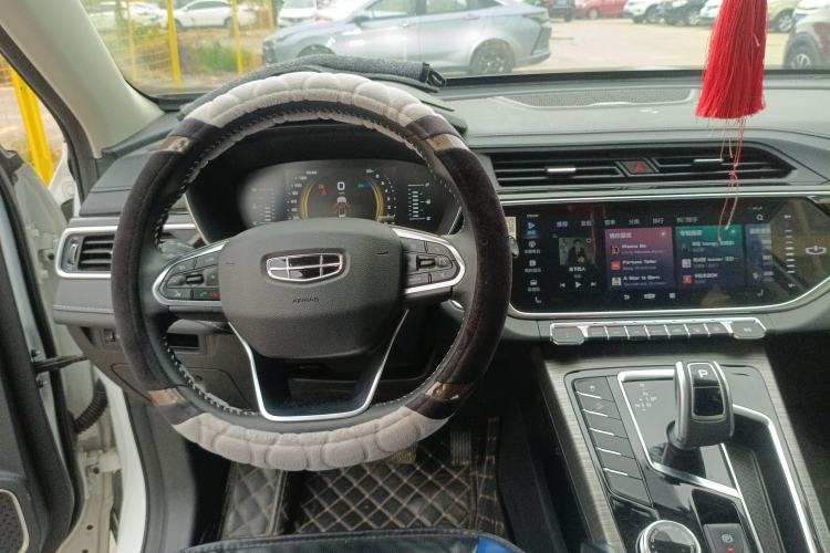 Used Geely Auto Emgrand X7 Sport 2020 1.5TD Automatic Smart Connect PRO Center Console