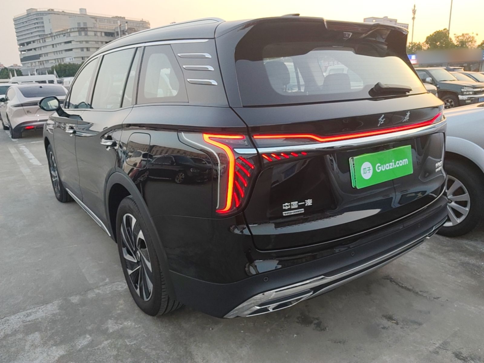 Hongqi HS7 PHEV 2024 2.0T PHEV Four-Wheel Drive Flagship Edition 7 Seats — снимка 4
