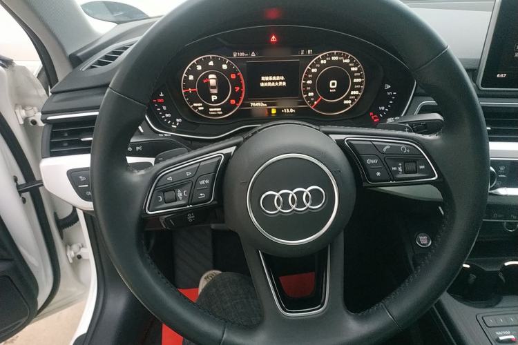 Used Audi A4L 2019 40 TFSI Fashion Edition China VI Emission Standard Steering Wheel