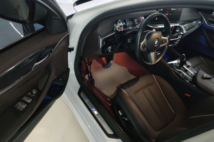 Used BMW 5 Series 2022 Restyled 530Li Leading Edition M Sport Package Driver Seat