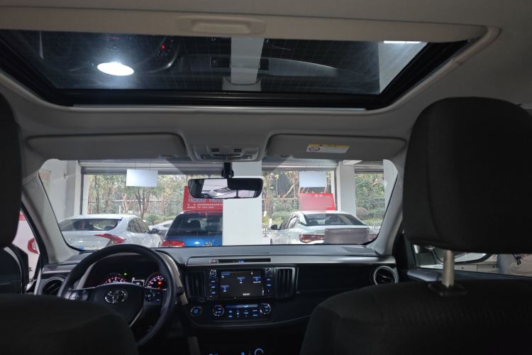 Used Toyota RAV4 2019 2.0L CVT Two-Wheel Drive Fashion X Limited Edition China VI Standard