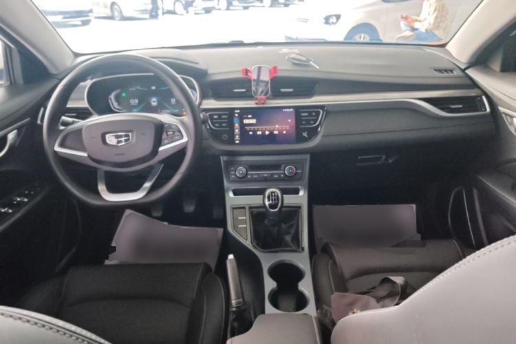 Used Geely Auto Emgrand 2019 Leading Edition 1.5L Manual Upgraded Connectivity Model China VI Standard Center Console