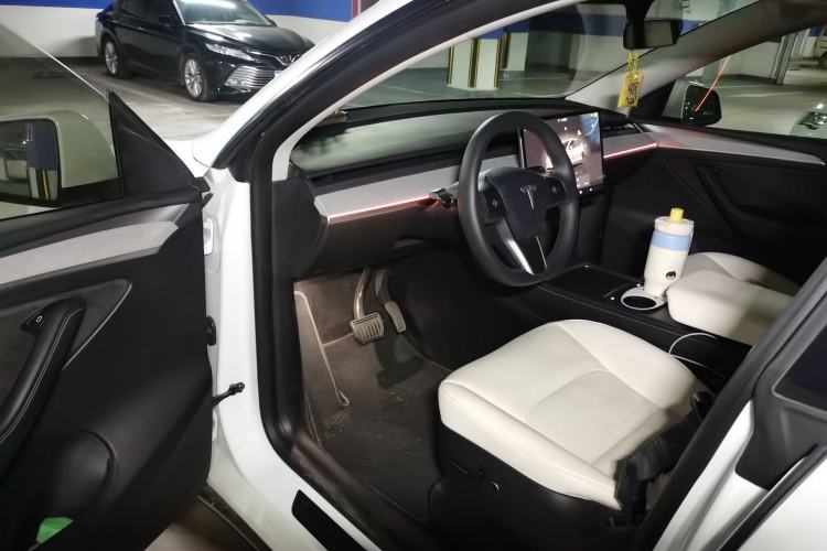 Used Tesla Model Y 2023 Rear-Wheel-Drive Version
