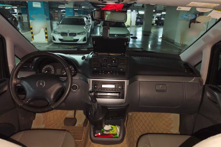 Used Mercedes-Benz Vito 2011 2.5L 7-seater executive version