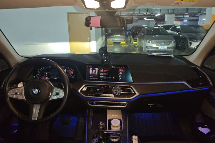 Used BMW X5 2022 Restyled xDrive 30Li Luxury Version M Sport Package Center Console